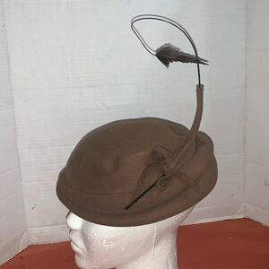 Vintage Brown wool w/ wire feather Merrimac hat Excellent condition!!!